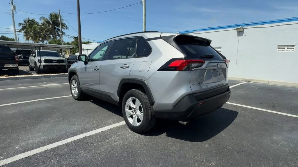 Used 2021 Silver Toyota XLE image 6