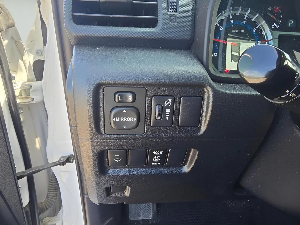 Used 2014 Super White Toyota SR5 image 20