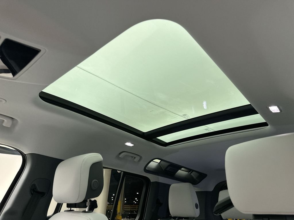 New 2026 Carpathian Grey Prem Met Land Rover X-Dynamic SE image 11