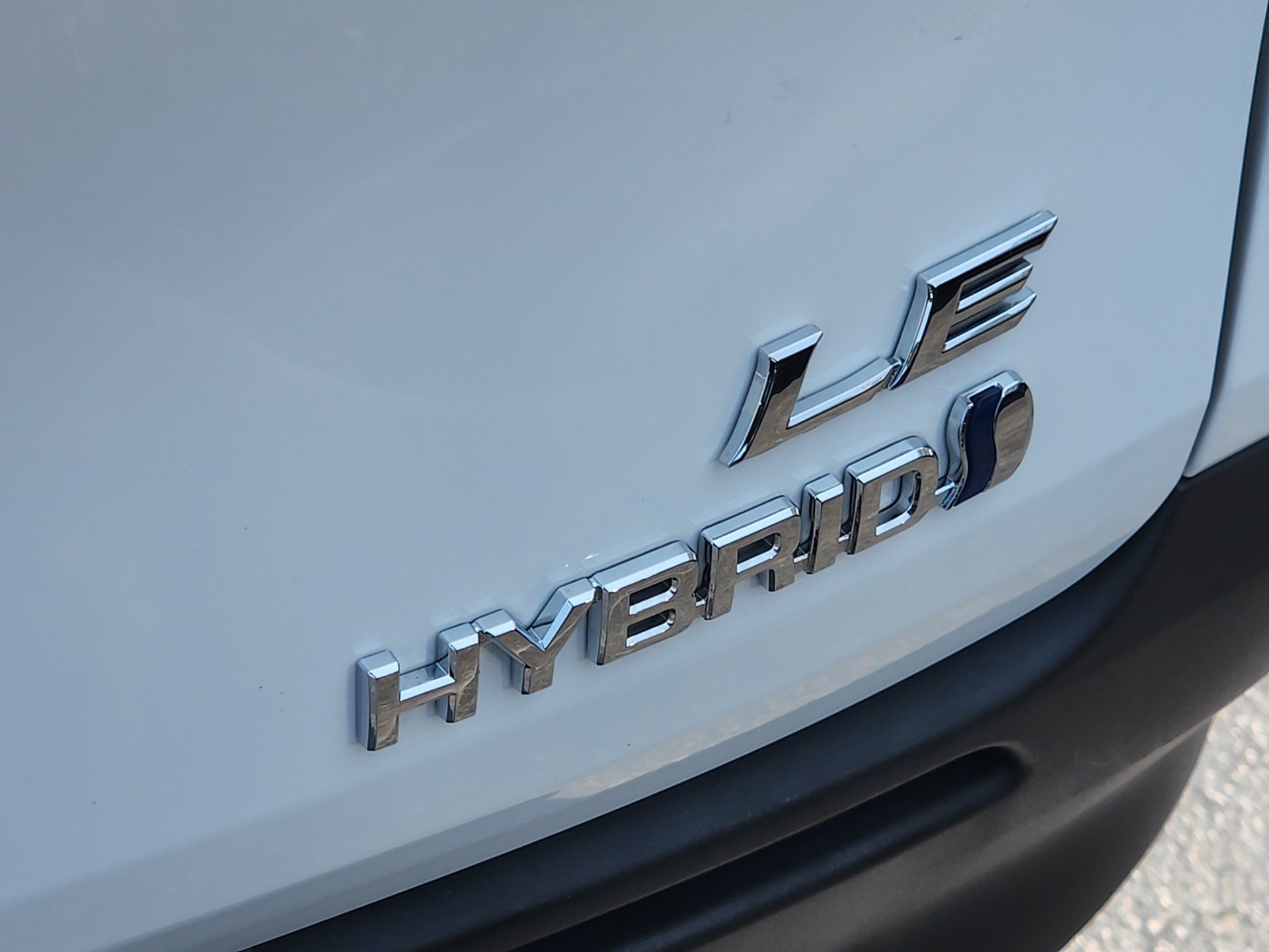 Certified Used 2022 White Toyota LE image 25
