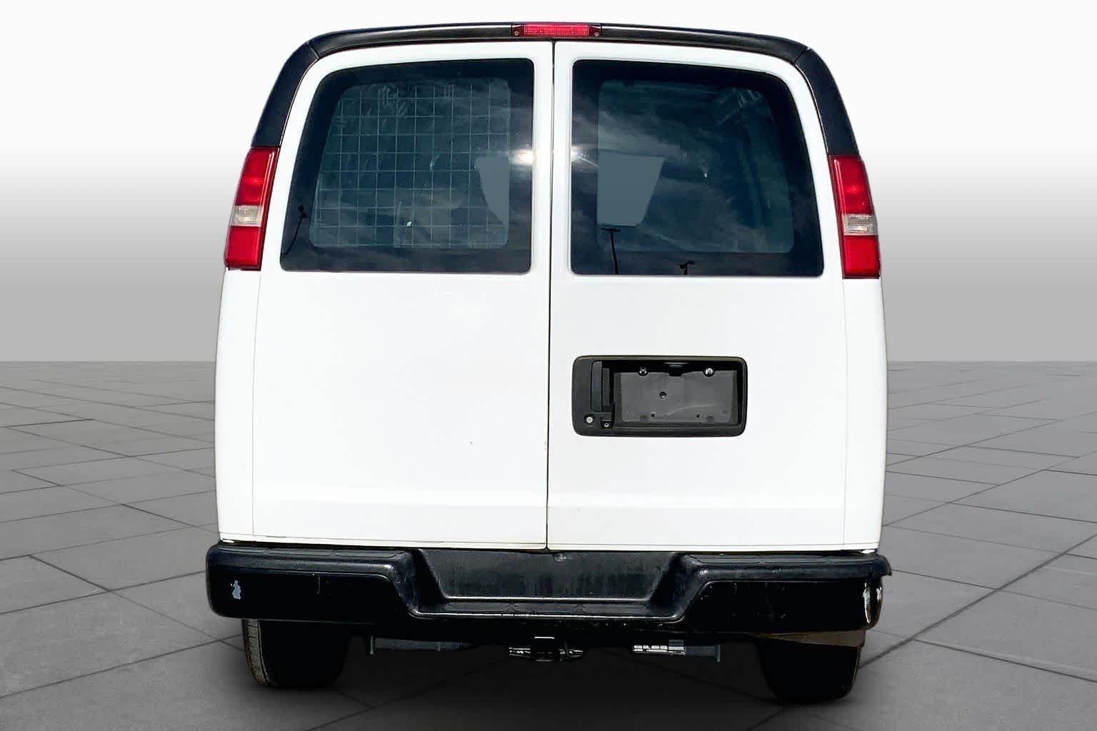 Used 2019 Summit White Chevrolet  image 5