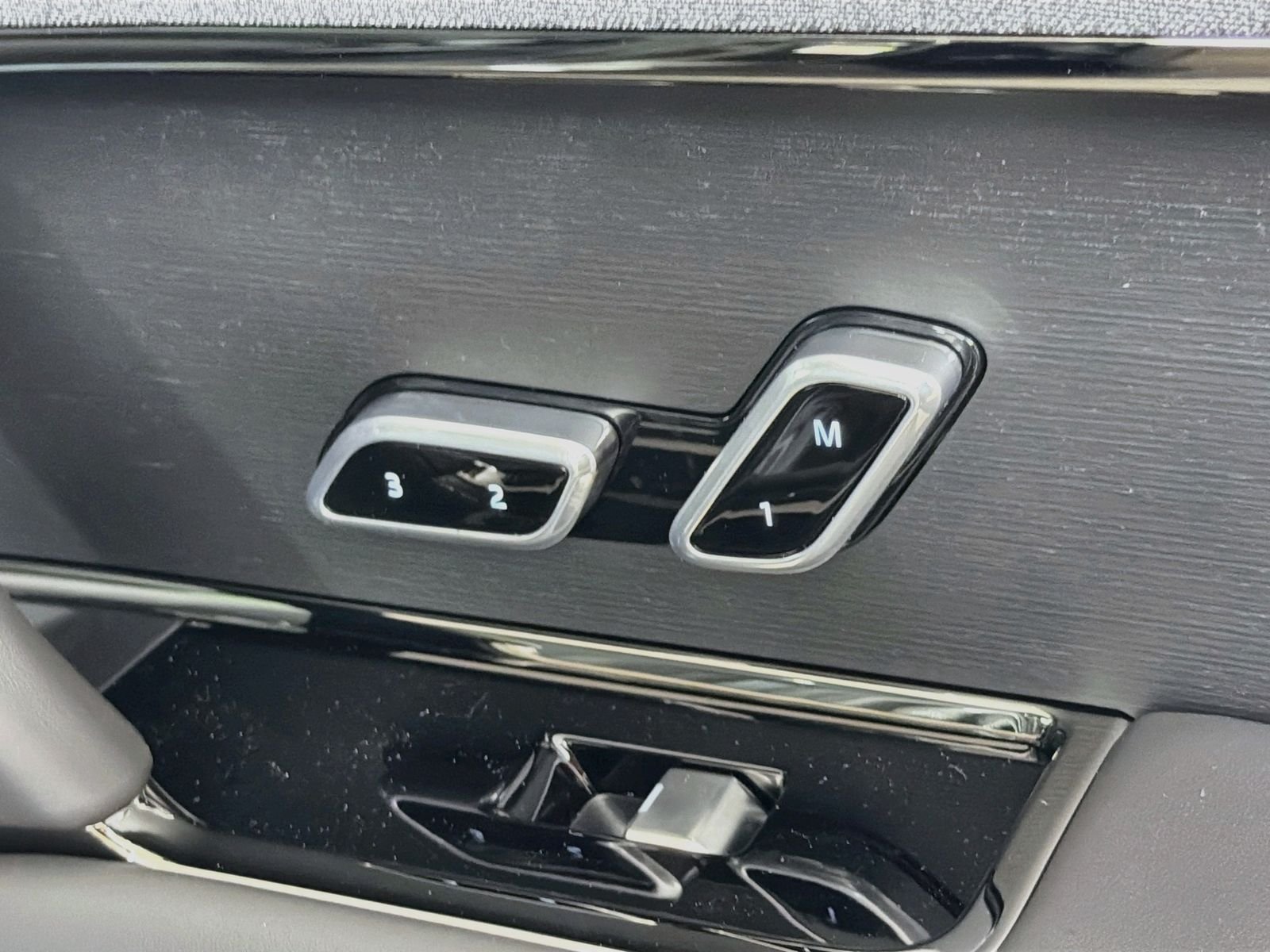 New 2026 Carpathian Grey Land Rover Dynamic SE image 33
