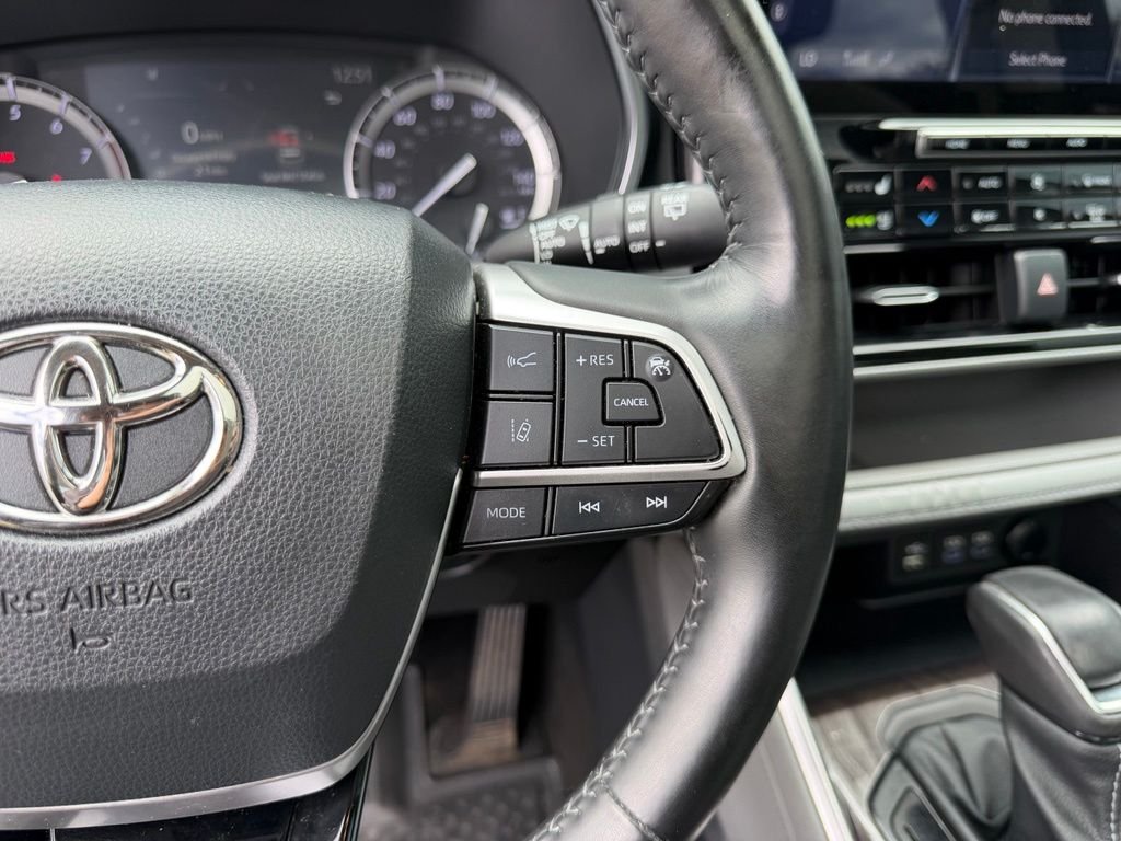 Used 2022 Magnetic Gray Metallic Toyota Platinum image 19