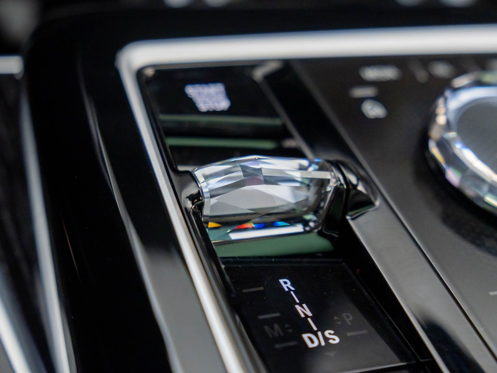New 2026 Tanzanite Blue II Metallic BMW 750e xDrive image 25