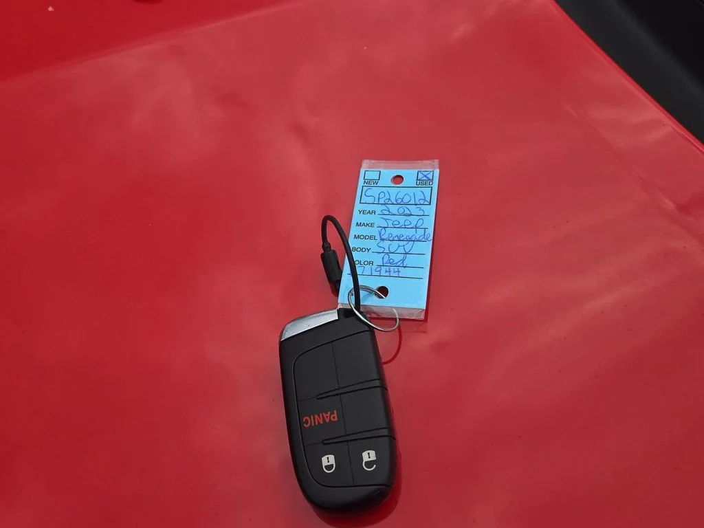 Used 2023 Red Jeep Latitude image 36