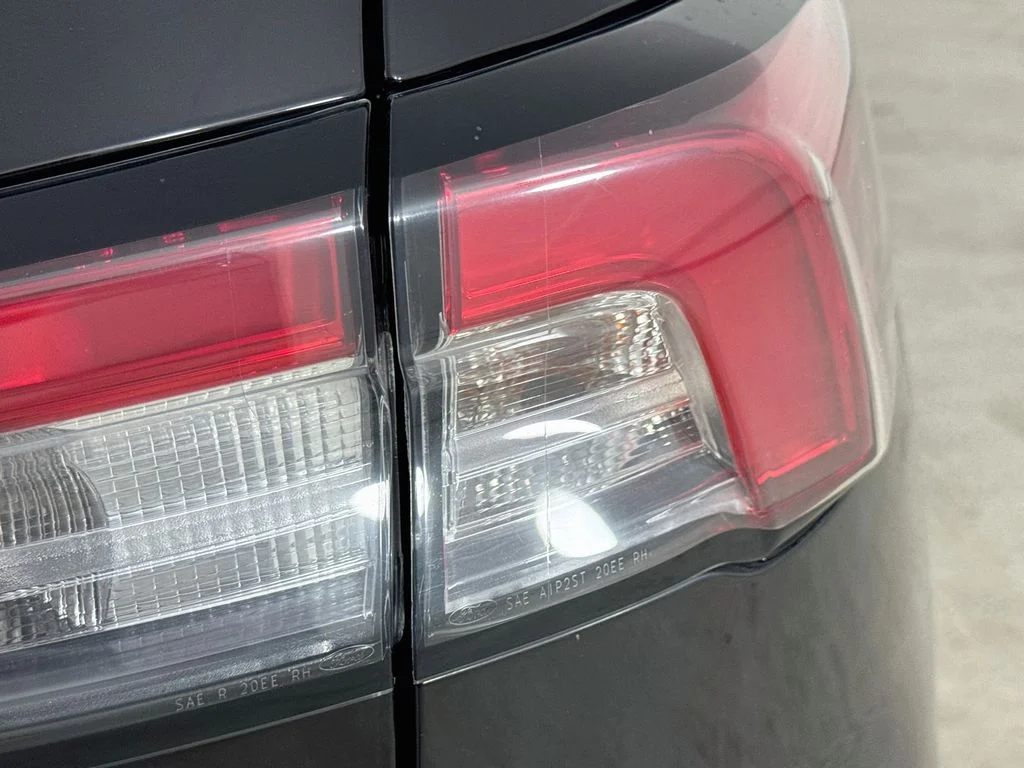 Used 2020 Black Ford SE image 32