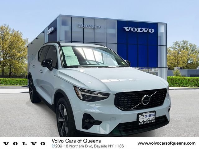 2026 Volvo XC40 B5 Plus