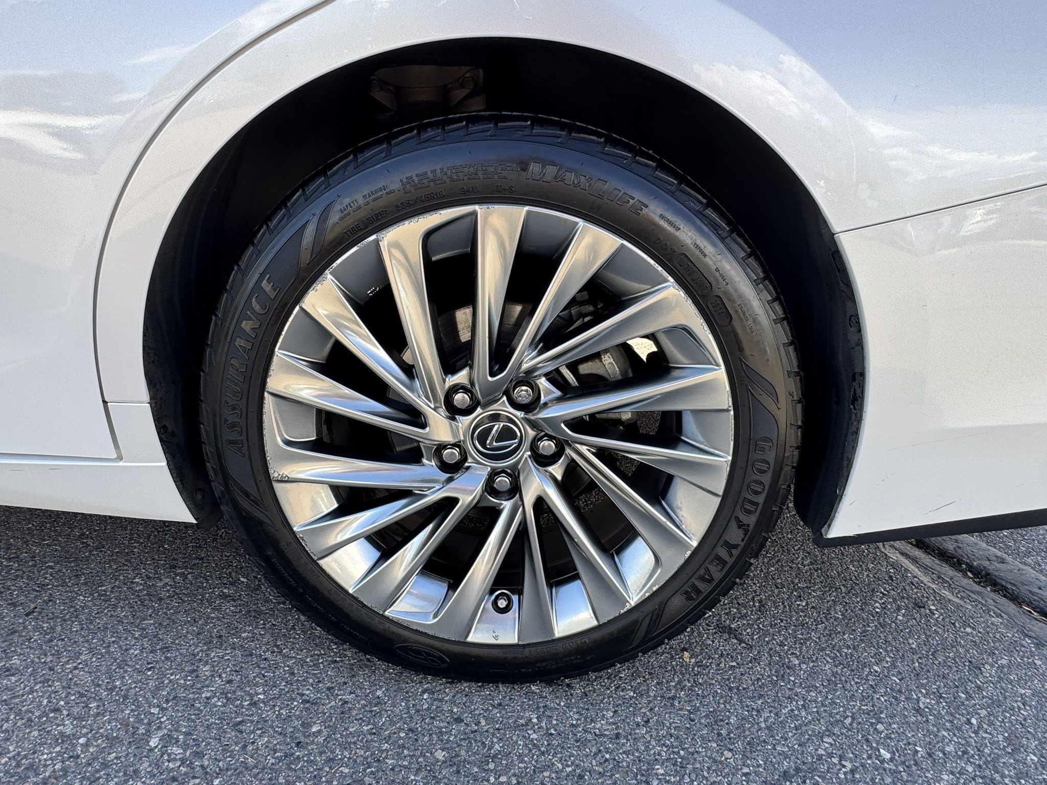 Used 2019 Eminent White Pearl Lexus 350 Luxury image 18