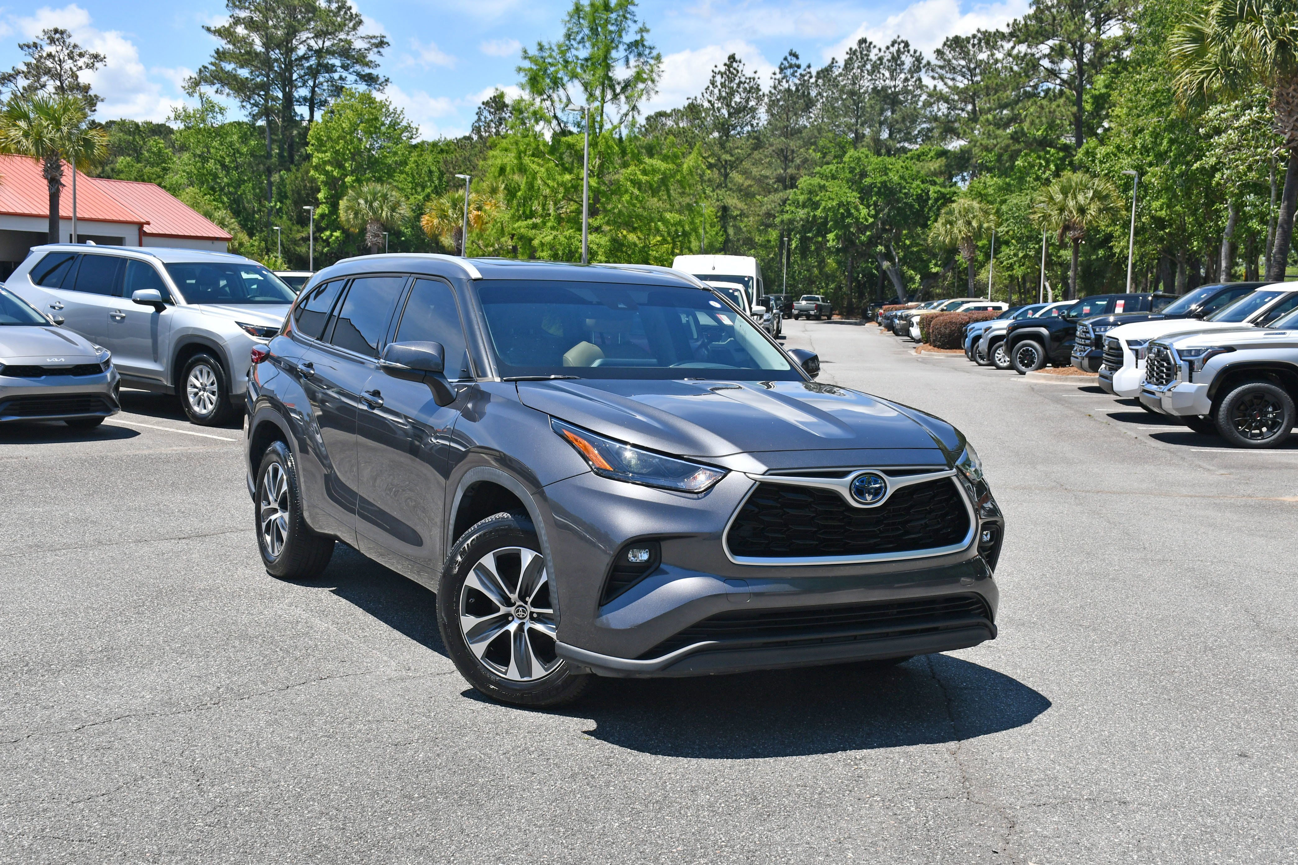 Used 2022 Gray Toyota XLE image 6