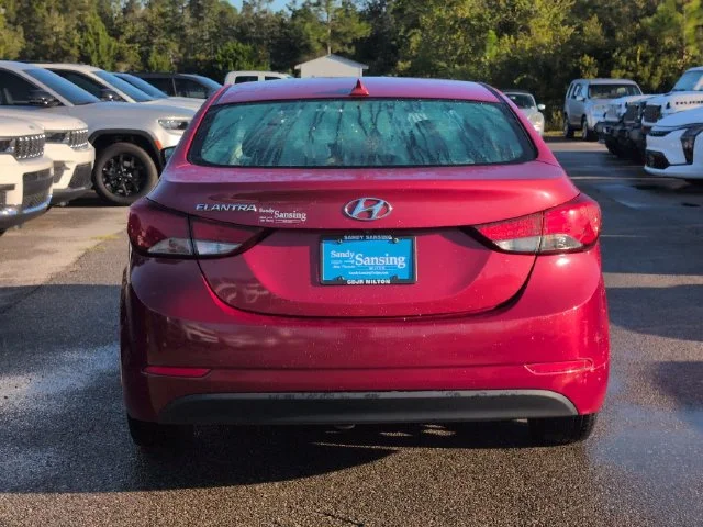 Used 2016 Red Hyundai SE image 4