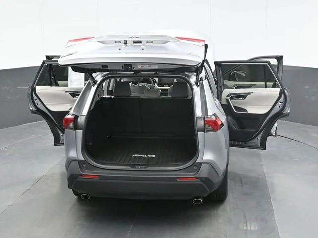 Used 2021 Silver Toyota XLE Premium image 27