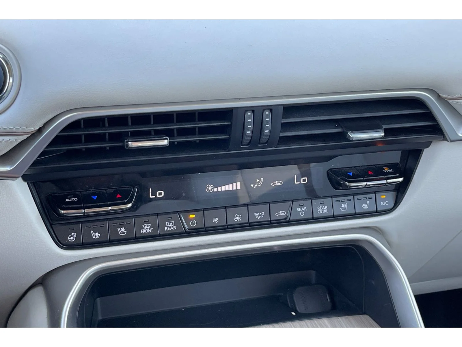 Used 2024 PLATINUM QUARTZ Mazda Premium Plus image 29