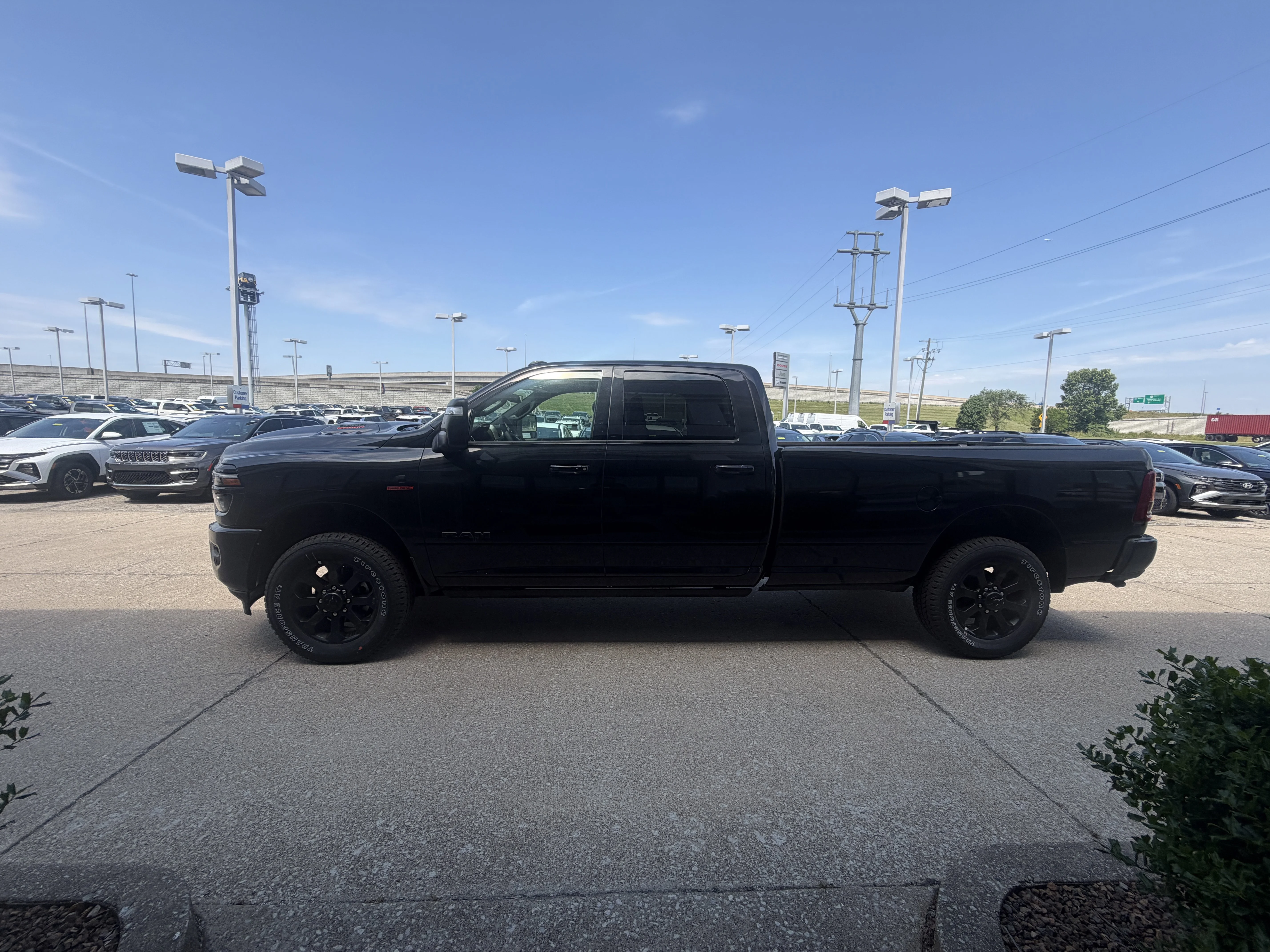 New 2026 Diamond Black Crystal Pearl-Coat Exterior Paint RAM Laramie image 13