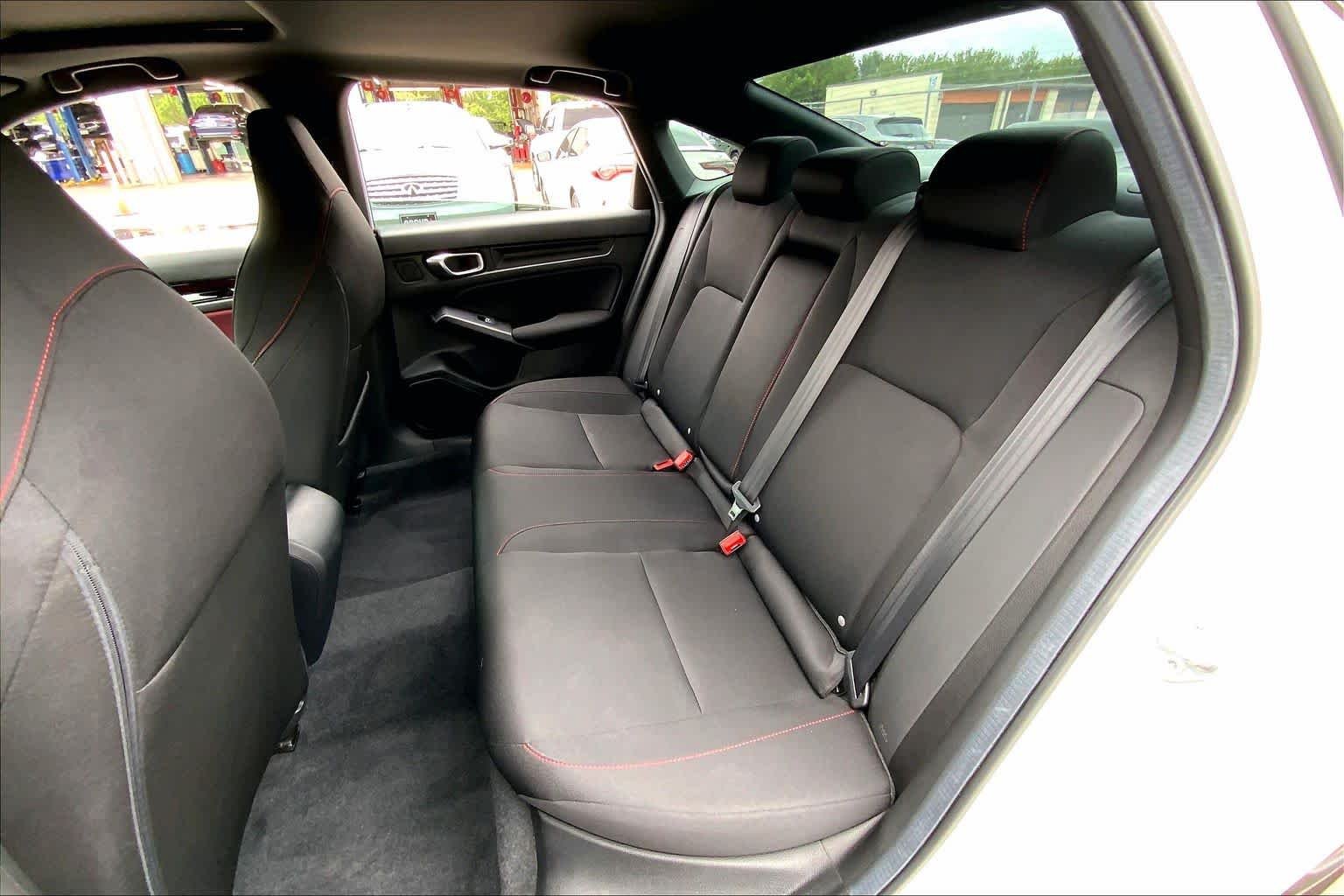 Used 2024 Platinum White Pearl Honda  image 29