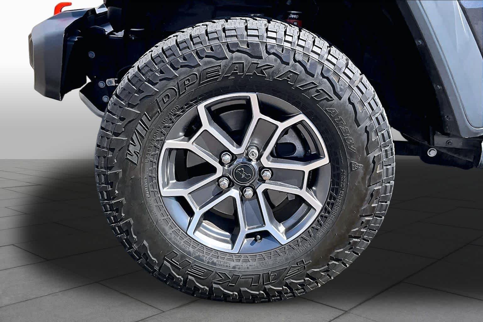 Used 2025 Granite Crystal Metallic Clearcoat Jeep Mojave image 10