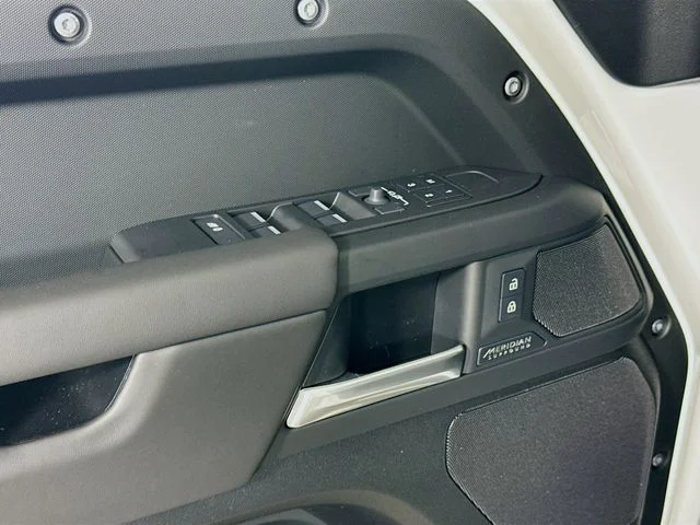 New 2026 Fuji White Land Rover X-Dynamic SE image 20