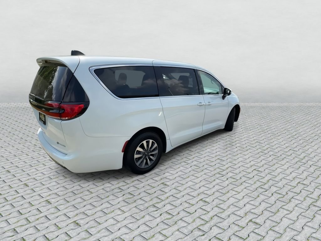 Used 2023 White Chrysler Touring L image 8