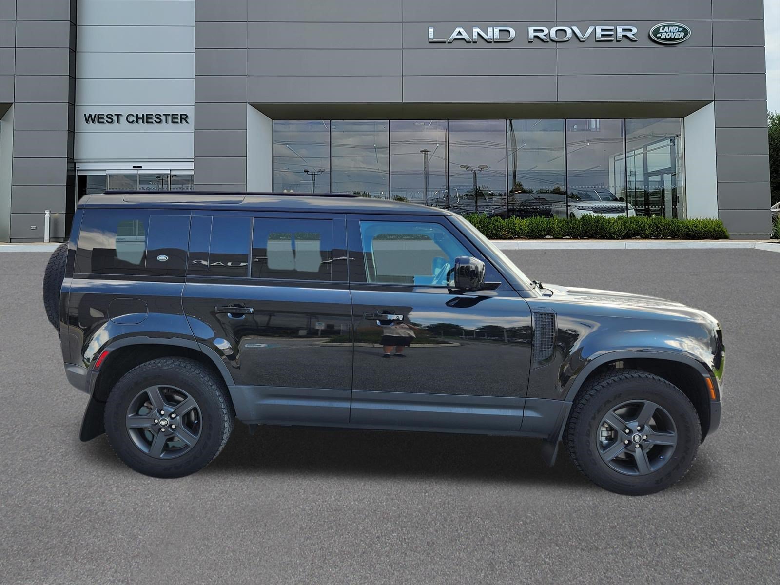 Certified Used 2023 Santorini Black Metallic Land Rover S image 6