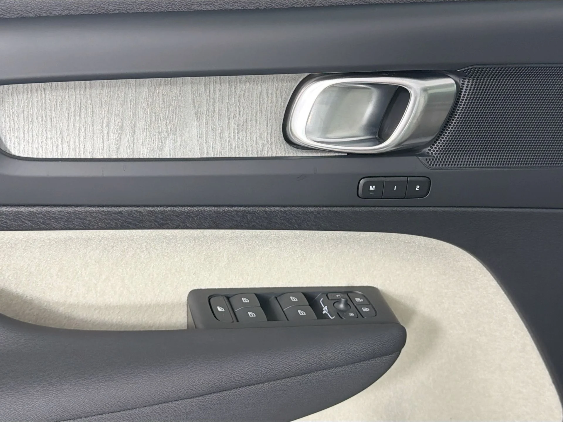 New 2026 Crystal White Volvo Plus image 16