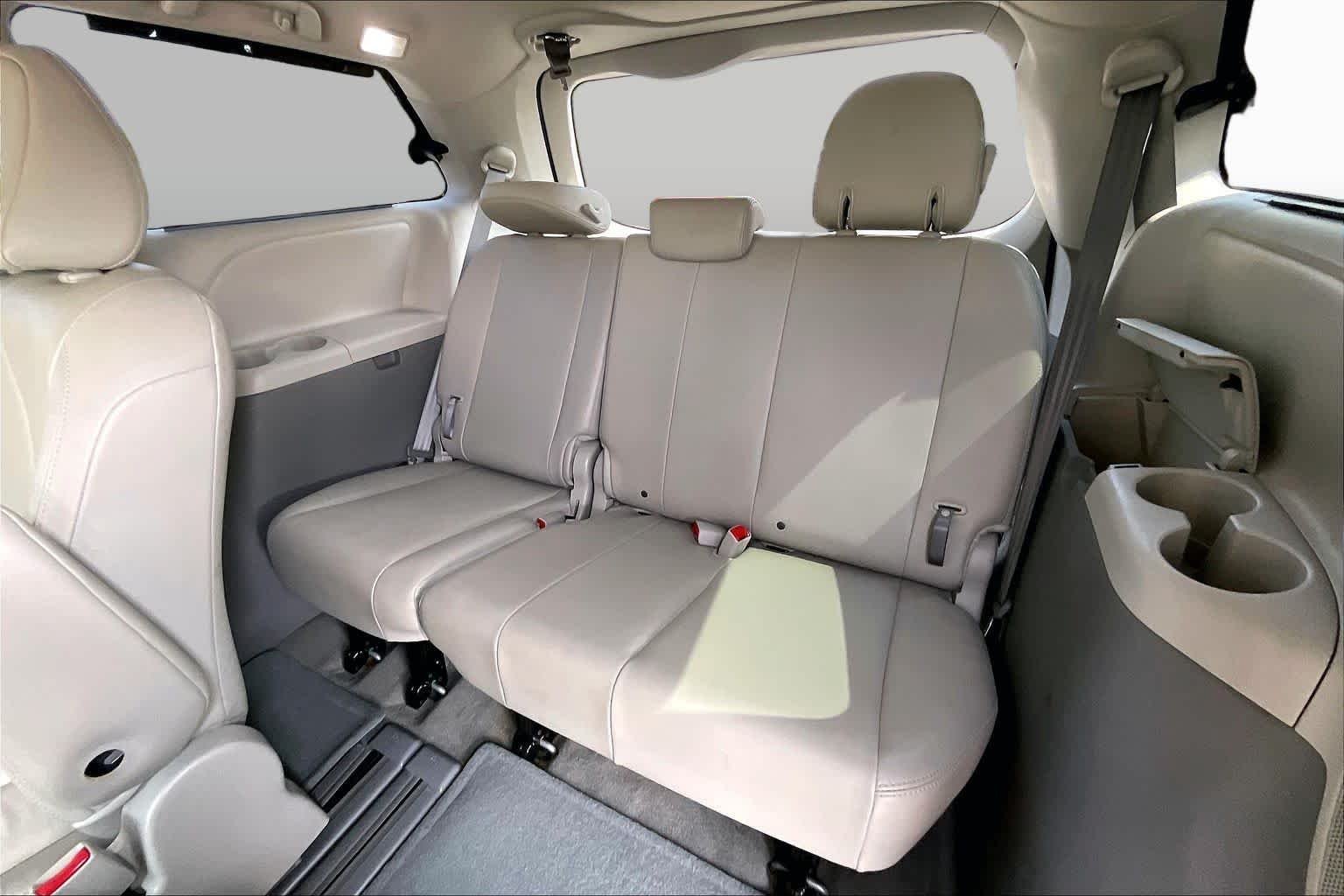 Used 2014 Silver Sky Metallic Toyota XLE image 23