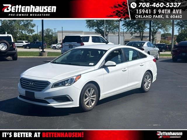 Used 2017 White Hyundai Base image 1