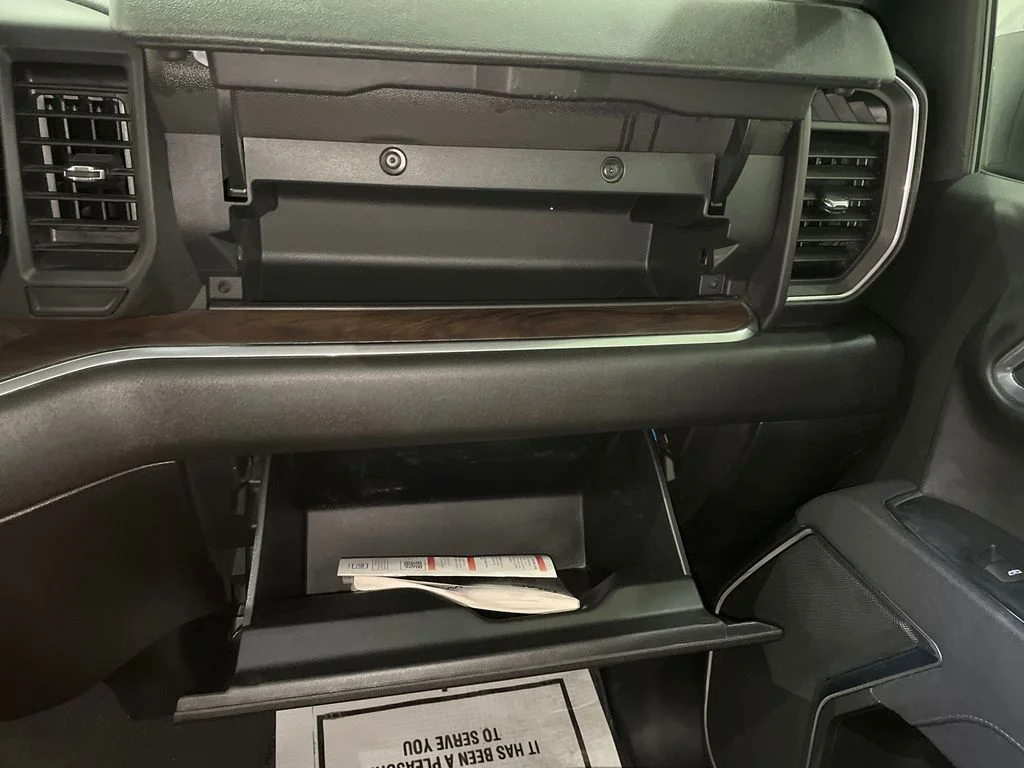 2025 GMC Sierra 1500 SLT - Photo 23