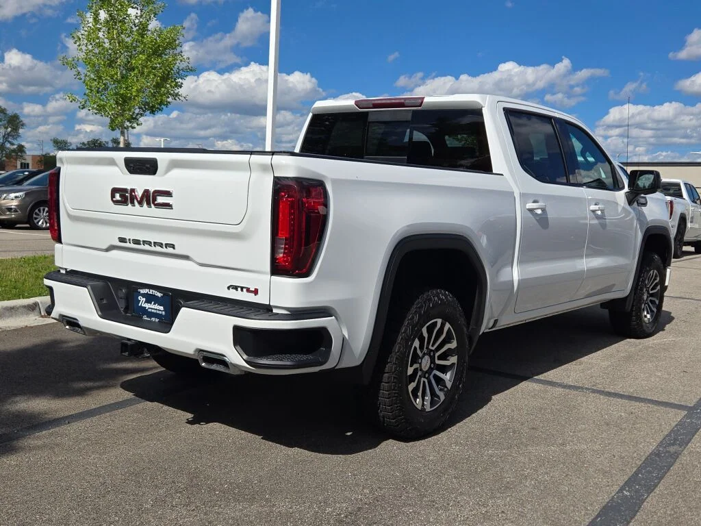 Used 2022 White GMC AT4 image 14