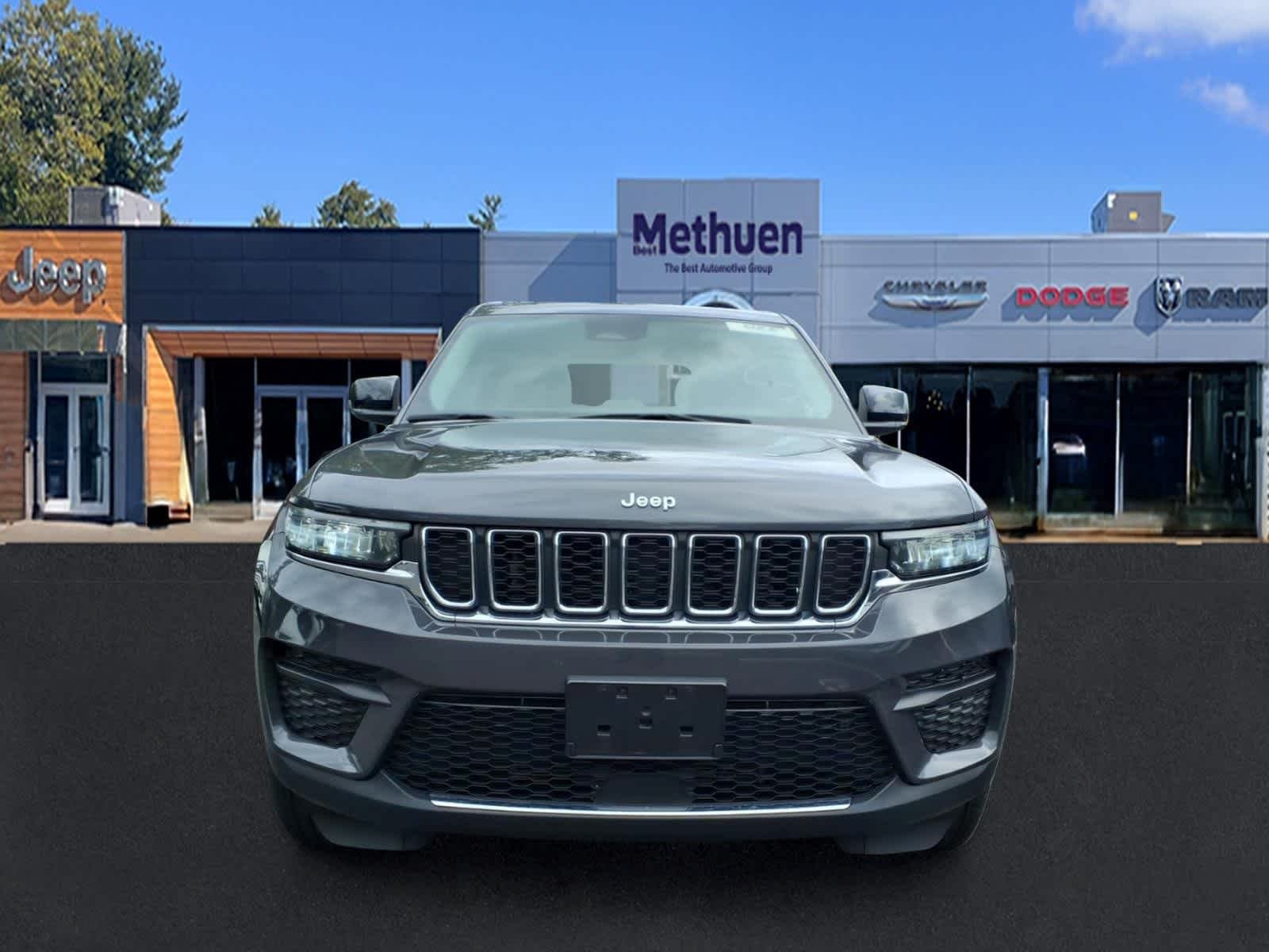 Used 2023 Baltic Gray Metallic Clearcoat Jeep Laredo X image 2