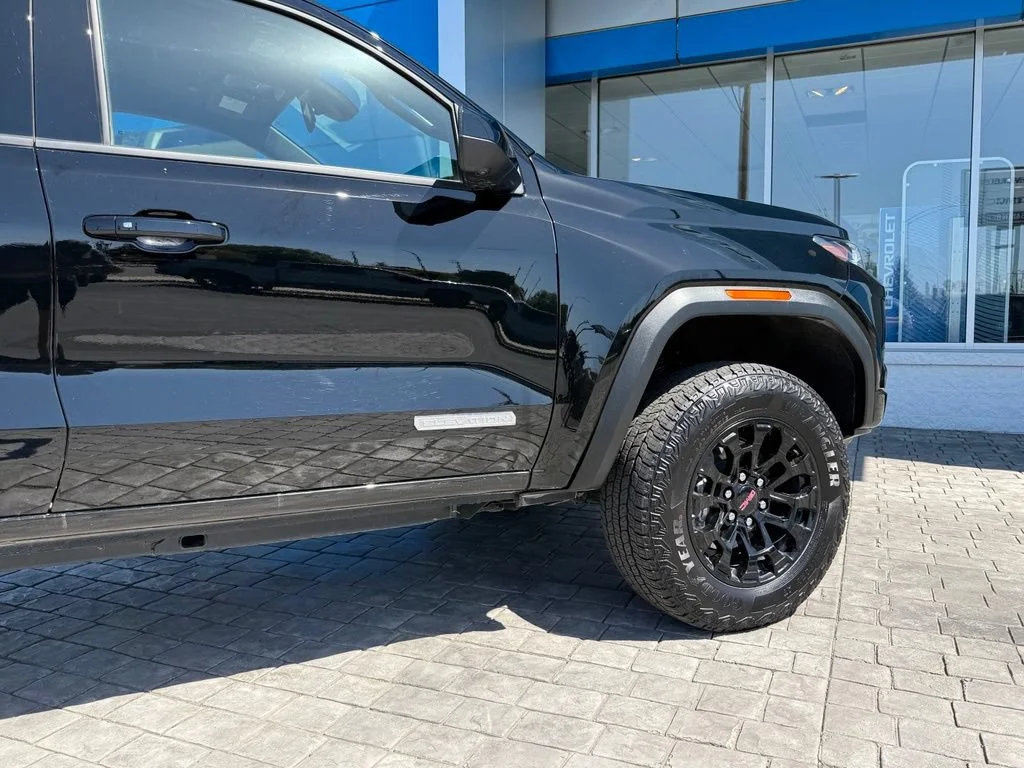 Used 2026 Onyx Black GMC Elevation image 12