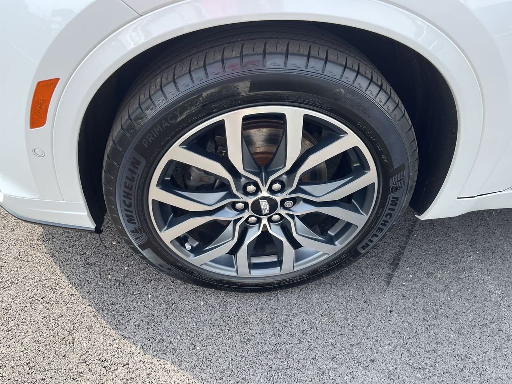 Used 2021 White Cadillac Sport image 10