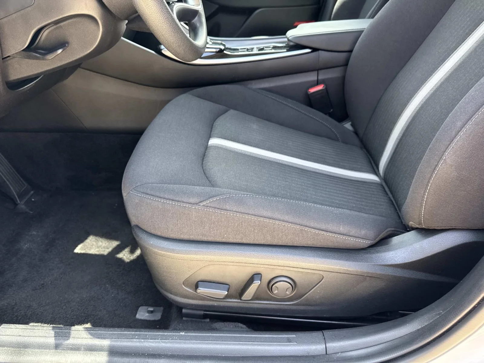 Used 2023 White Hyundai SEL image 16