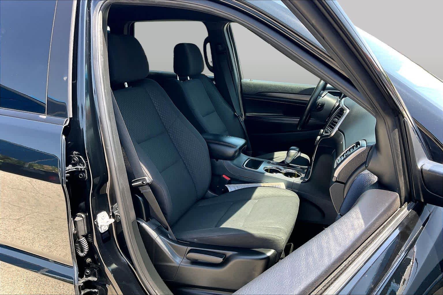 Used 2018 Diamond Black Crystal Pearlcoat Jeep Upland image 8