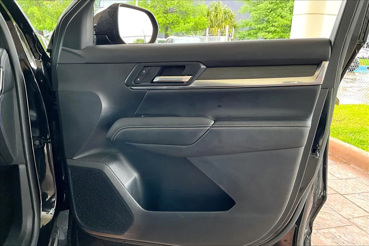 Used 2025 Ebony Twilight Metallic GMC FWD Elevation image 21