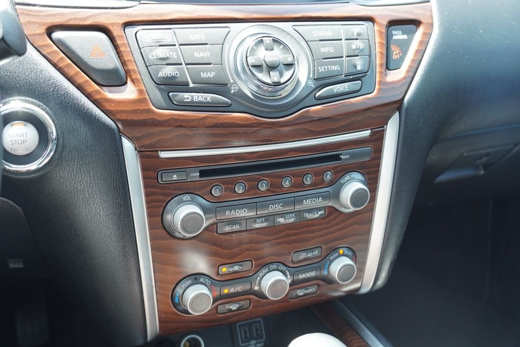 Used 2018 Silver Nissan Platinum image 29
