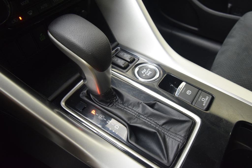Used 2025 Red Mitsubishi SE image 21