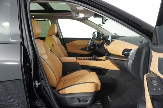 Used 2023 Black Nissan Platinum image 41