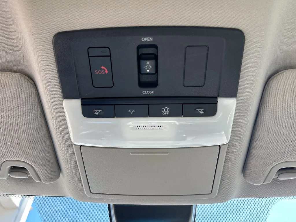 Used 2020 Black Nissan 2.5 SL image 18