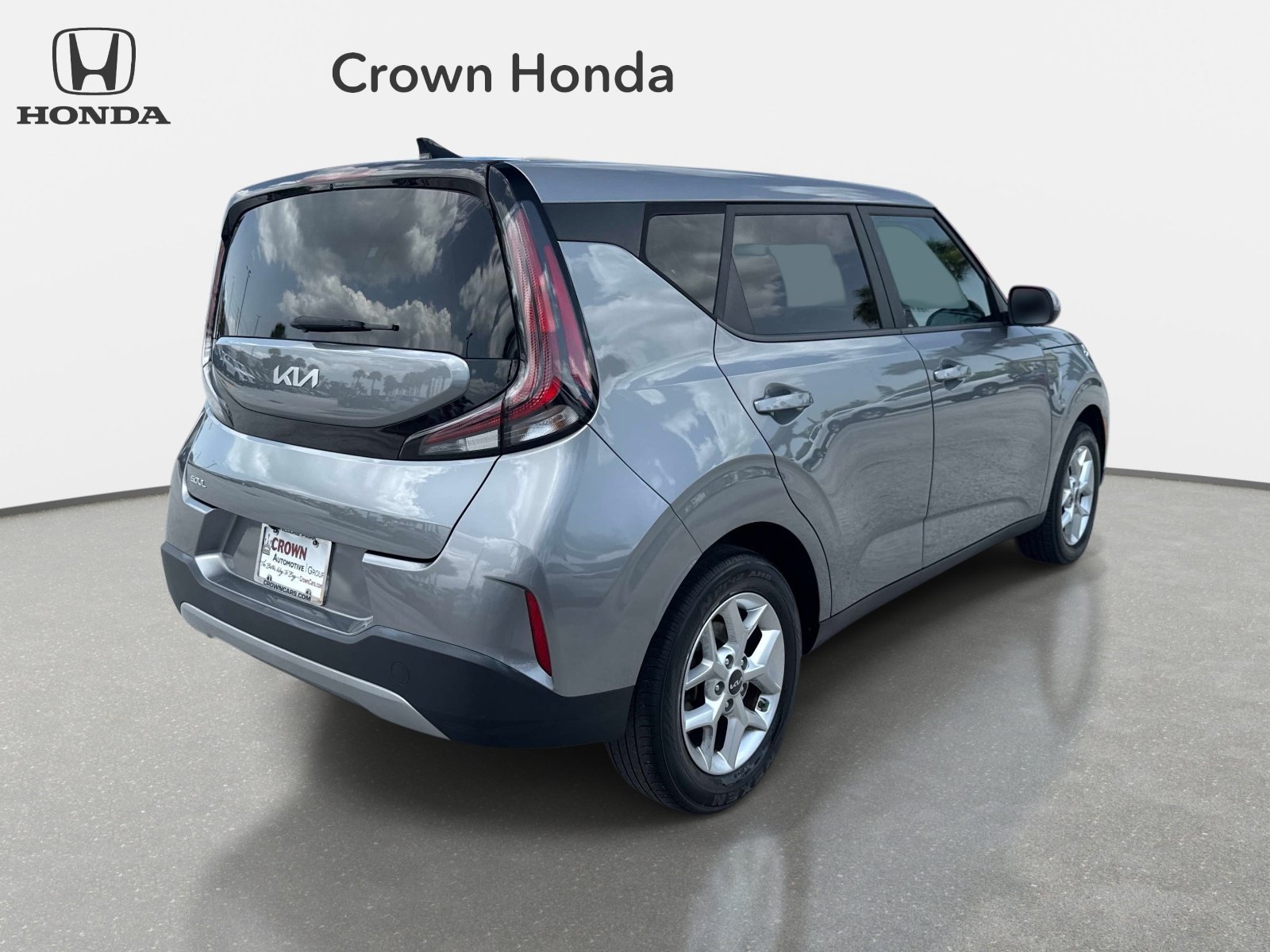 Used 2024 Steel Gray Kia LX image 4