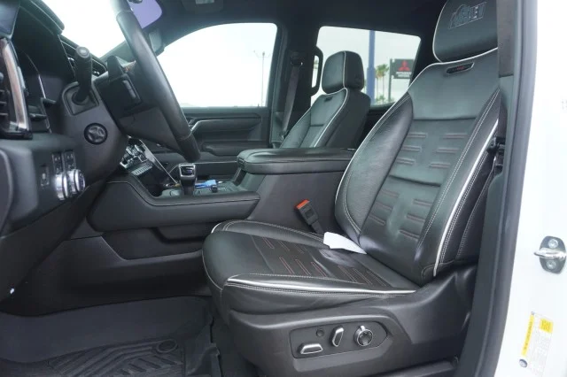 Used 2024 WHITE GMC AT4X image 18