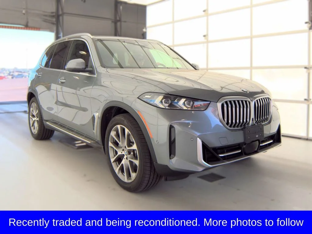 Used 2025 Gray BMW xDrive40i image 1