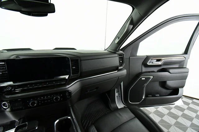 Used 2025 White Chevrolet LT Trail Boss image 21