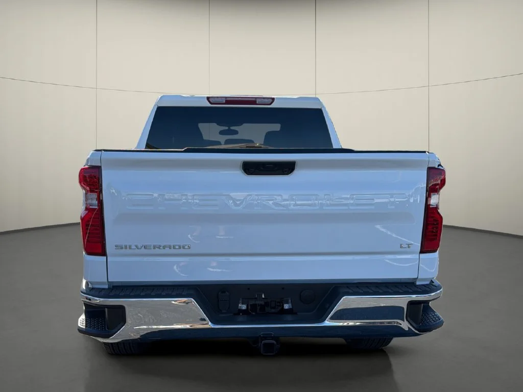 New 2026 Summit White Chevrolet LT (2FL) image 6