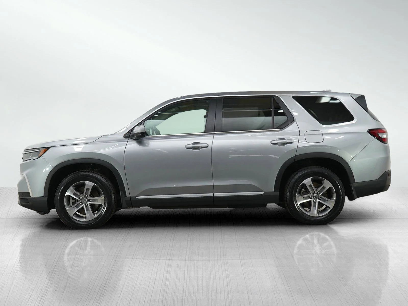 Used 2024 Honda Pilot EX-L with VIN 5FNYG1H47RB040490 for sale in Bloomington, Minnesota