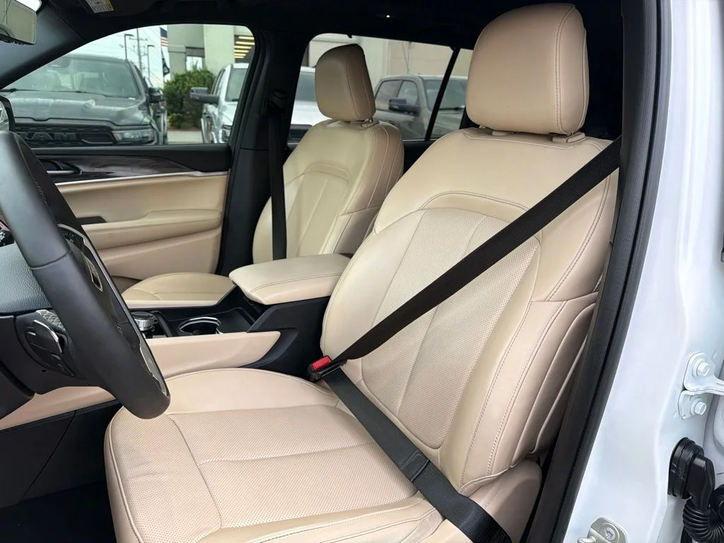 Used 2024 White Jeep Limited image 36