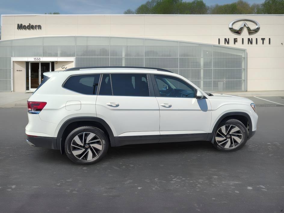 Used 2024 White Volkswagen 2.0T SE w/Technology image 3