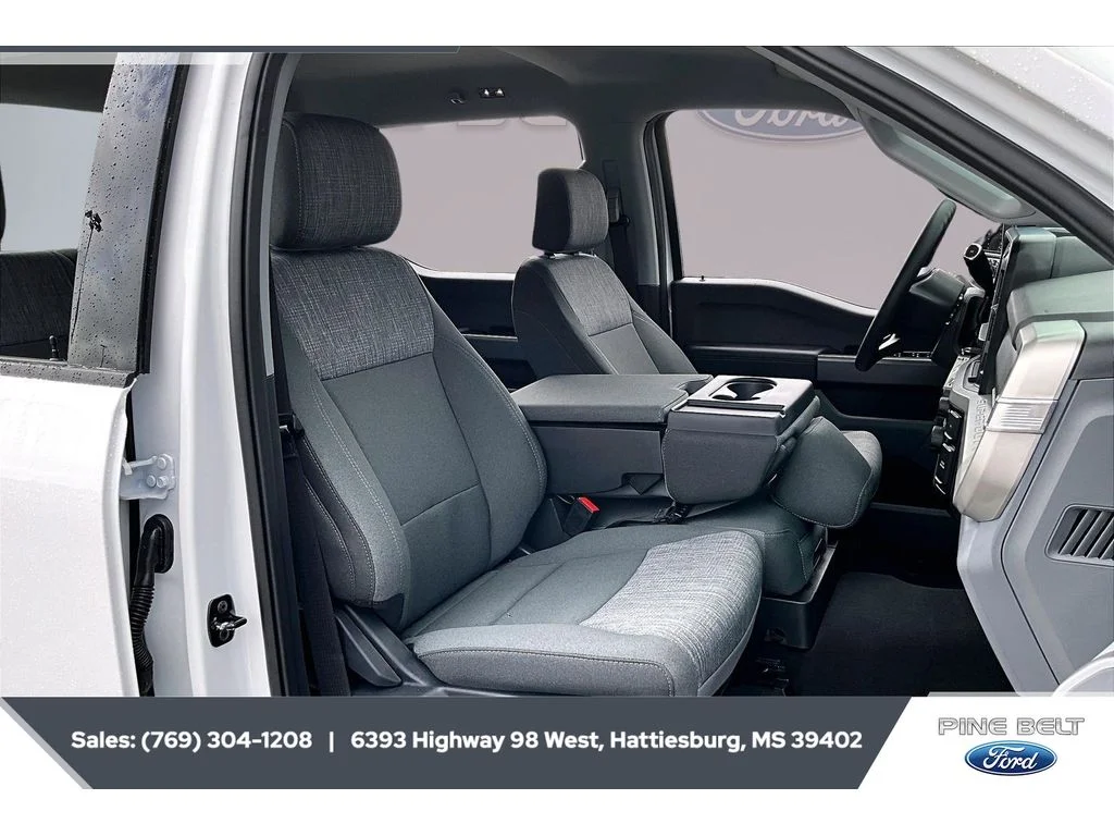 New 2026 Oxford White Ford F-250® XLT image 6