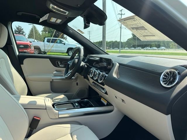 New 2026 Polar White Mercedes-Benz GLA 250 image 26