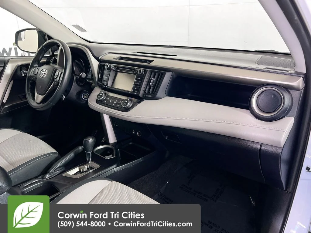 Used 2017 Super White Toyota XLE image 28