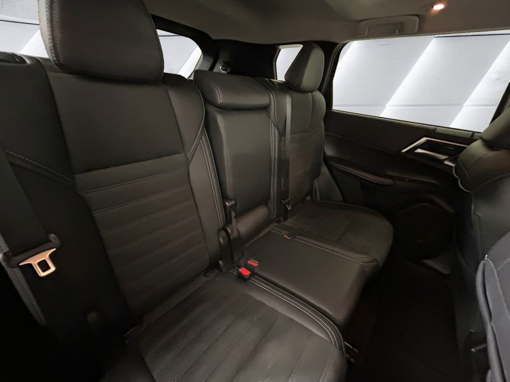 Used 2024 Blue Mitsubishi SE image 16