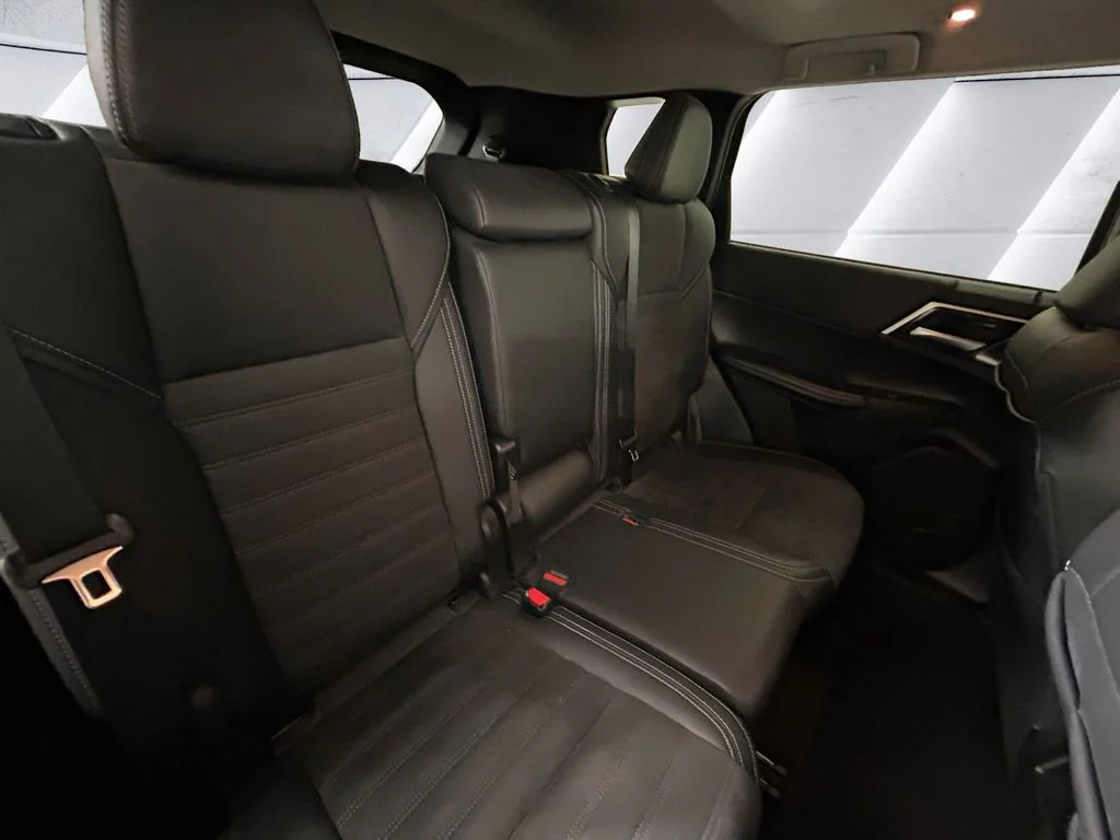Used 2024 Blue Mitsubishi SE image 16